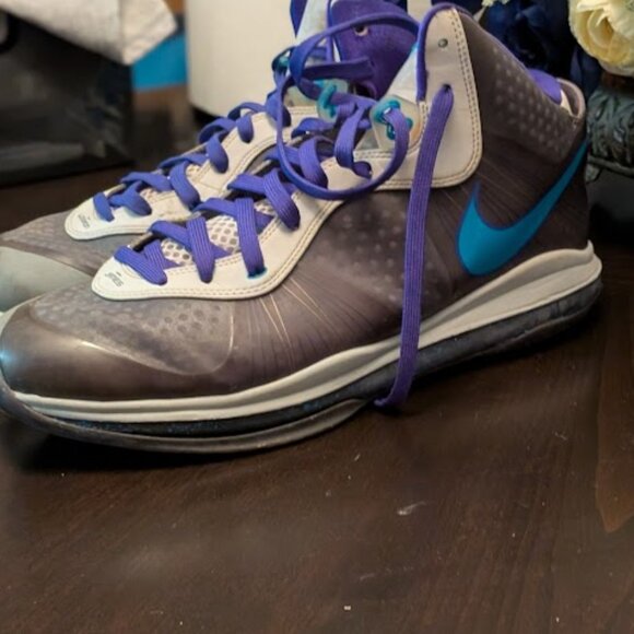 S6 NIKE LEBRON JAMES 8 v/2 \